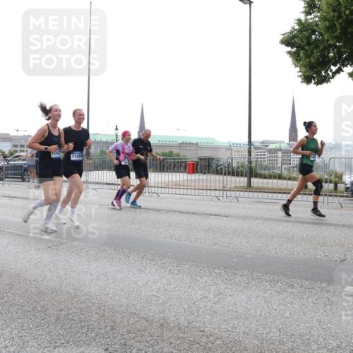 29.06.2025 - hella hamburg halbmarathon Lena Gebhardt http://msf.ph/oto/8333697 29.06.2025 10:38:01 Lombardsbrücke 1457, 11456, 1196, 1394, 1457, 1475, 1578, 1596, 1742, 1799, 1901, 1966, 1985, 2199, 2498, 2786, 2853, 3230, 3242, 3246, 3633, 3716, 3880, 4414, 4921, 5139, 5300, 5522, 5713, 5875, 6199, 6200, 6243, 6362, 6697, 6751, 6930, 7118, 7124, 7165, 7244, 7321, 7350, 7552, 7629, 7696, 7914, 8985, 9247, 9288, 9895, 10159, 10506, 10836, 11087, 11543, 12123, 12254, 12472, 12824, 16680, 17798 meine-sportfotos.de