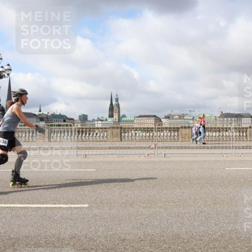 29.06.2025 - hella hamburg halbmarathon Lena Gebhardt http://msf.ph/oto/8333736 29.06.2025 09:08:57 Lombardsbrücke 536 meine-sportfotos.de