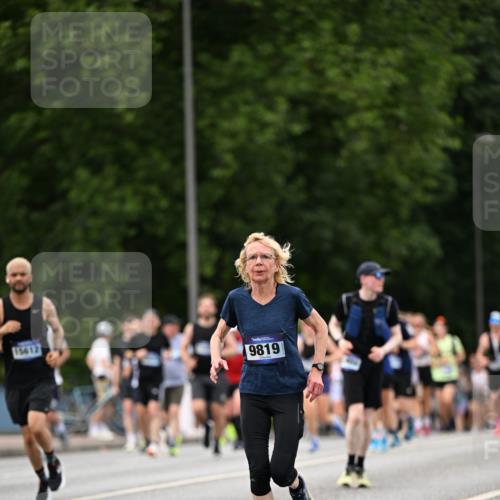 29.06.2025 - hella hamburg halbmarathon Dr. Thomas Lammeyer http://msf.ph/oto/8333747 29.06.2025 10:39:52 Kennedybrücke 2198, 2412, 2787, 2827, 3828, 4413, 4703, 4965, 5147, 6029, 6189, 6471, 6867, 8296, 8567, 8947, 9470, 9803, 9819, 10360, 10565, 10652, 11187, 11198, 11233, 11359 meine-sportfotos.de