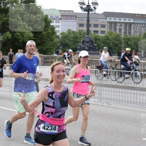 29.06.2025 - hella hamburg halbmarathon Jannik Wohlers http://msf.ph/oto/8333749 29.06.2025 10:40:37 Lombardsbrücke 1317, 1731, 2805, 2858, 4234, 4530, 4638, 4774, 4775, 5086, 5225, 5549, 5753, 6088, 6098, 6474, 6842, 7661, 7829, 8429, 8430, 8751, 8769, 9009, 9237, 9962, 10269, 10407, 10644, 10835, 11053, 11686, 11759, 11851, 13168, 13778, 13848, 14553, 14776, 15953, 16028, 16297, 16449, 16454, 16802, 16981, 17233, 17234, 17872, 17879, 18142, 18494, 18580, 18844 meine-sportfotos.de