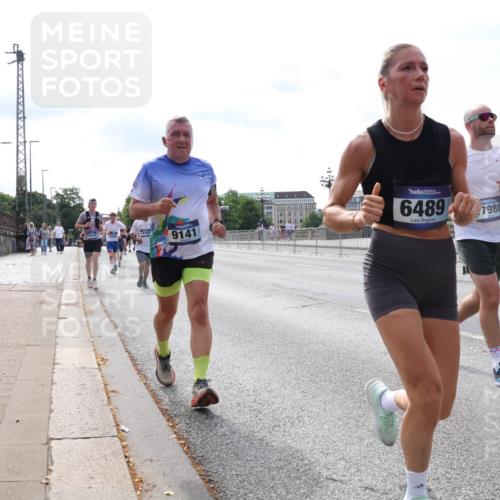 29.06.2025 - hella hamburg halbmarathon Lena Gebhardt http://msf.ph/oto/8333847 29.06.2025 10:13:15 Lombardsbrücke 18754, 9141, 6489, 7988, 1007, 1020, 1051, 1747, 1859, 2942, 2961, 3218, 3360, 3728, 3729, 4187, 4532, 4950, 5546, 6207, 6489, 6724, 7346, 7446, 7447, 7460, 7873, 8398, 8405, 8913, 9141, 9527, 9612, 10067, 10402, 11025, 11720, 12492, 13331, 13928, 14404, 15531, 15922, 16030, 16255, 16323, 16437, 17061, 17474, 17699, 17988, 18048, 18222, 18320, 18530, 18732 meine-sportfotos.de