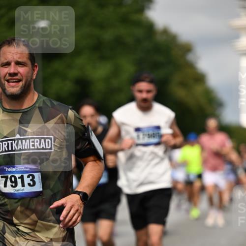 29.06.2025 - hella hamburg halbmarathon Dr. Thomas Lammeyer http://msf.ph/oto/8333850 29.06.2025 10:17:47 Kennedybrücke 1194, 1747, 1939, 2359, 2721, 2891, 2904, 4001, 4032, 4795, 4962, 5631, 5719, 6207, 7462, 7913, 8673, 9141, 9612, 9631, 9886, 10442, 10443 meine-sportfotos.de