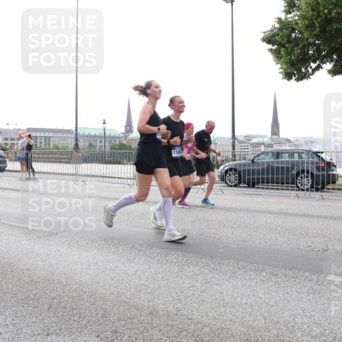 29.06.2025 - hella hamburg halbmarathon Lena Gebhardt http://msf.ph/oto/8333894 29.06.2025 10:38:01 Lombardsbrücke 164, 11456, 1196, 1394, 1457, 1475, 1578, 1596, 1742, 1799, 1901, 1966, 1985, 2199, 2498, 2786, 2853, 3230, 3242, 3246, 3633, 3716, 3880, 4414, 4921, 5139, 5300, 5522, 5713, 5875, 6199, 6200, 6243, 6362, 6697, 6751, 6930, 7118, 7124, 7165, 7244, 7321, 7350, 7552, 7629, 7696, 7914, 8985, 9247, 9288, 9895, 10159, 10506, 10836, 11087, 11543, 12123, 12254, 12472, 12824, 16680, 17798 meine-sportfotos.de
