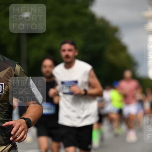29.06.2025 - hella hamburg halbmarathon Dr. Thomas Lammeyer http://msf.ph/oto/8333897 29.06.2025 10:17:48 Kennedybrücke 1194, 1747, 1939, 2359, 2721, 2891, 2904, 4001, 4032, 4795, 4962, 5631, 5719, 6207, 7462, 7913, 8673, 9141, 9612, 9631, 9886, 10442, 10443 meine-sportfotos.de
