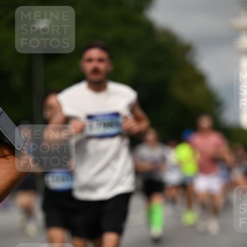 29.06.2025 - hella hamburg halbmarathon Dr. Thomas Lammeyer http://msf.ph/oto/8333939 29.06.2025 10:17:48 Kennedybrücke 1194, 1747, 1939, 2359, 2721, 2891, 2904, 4001, 4032, 4795, 4962, 5631, 5719, 6207, 7462, 7913, 8673, 9141, 9612, 9631, 9886, 10442, 10443 meine-sportfotos.de