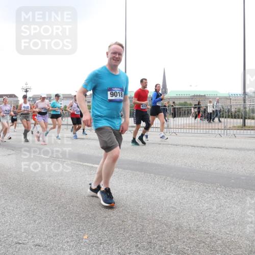 29.06.2025 - hella hamburg halbmarathon Lena Gebhardt http://msf.ph/oto/8333964 29.06.2025 10:47:36 Lombardsbrücke 10206, 214, 1007, 18858, 15413, 4975, 9018, 625, 137, 1045, 1246, 1434, 1463, 1523, 1618, 1639, 1704, 1926, 2148, 2407, 2491, 2537, 2545, 2704, 2790, 2882, 2994, 3049, 3339, 4037, 4184, 4325, 4423, 4483, 4806, 4895, 4974, 4975, 5621, 5622, 5886, 5895, 6255, 6256, 6879, 6995, 7403, 7427, 7430, 7431, 7630, 7631, 7970, 8077, 8105, 8131, 8270, 8310, 8550, 8706, 8915, 8953, 9018, 9687, 9696, 9697, 10658, 10991, 11351, 11458, 11730, 11738, 11802, 11909, 12431 meine-sportfotos.de