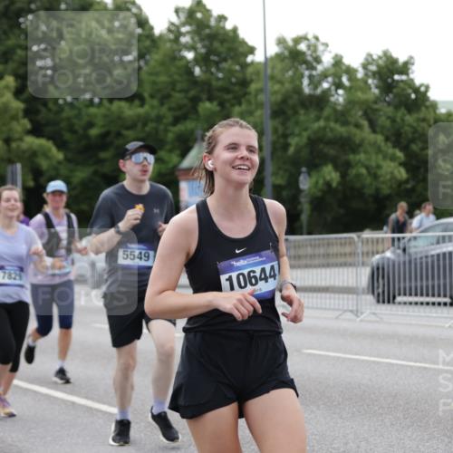 29.06.2025 - hella hamburg halbmarathon Jannik Wohlers http://msf.ph/oto/8333992 29.06.2025 10:40:40 Lombardsbrücke 1317, 1731, 2805, 2858, 4234, 4412, 4530, 4638, 4774, 4775, 5086, 5225, 5549, 6088, 6098, 6474, 6842, 7661, 7829, 8385, 8751, 8769, 8878, 9009, 9237, 9962, 10269, 10407, 10644, 10835, 11053, 11759, 11851, 13168, 13778, 13848, 14253, 14553, 14776, 15076, 15953, 16297, 16454, 16802, 16981, 17233, 17234, 17872, 17879, 18142, 18494, 18580, 18844 meine-sportfotos.de