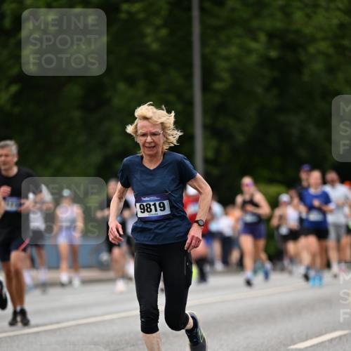 29.06.2025 - hella hamburg halbmarathon Dr. Thomas Lammeyer http://msf.ph/oto/8334008 29.06.2025 10:39:53 Kennedybrücke 2412, 2787, 2827, 3828, 4413, 4703, 4965, 5147, 6029, 6189, 6471, 6867, 8296, 8567, 8947, 9470, 9803, 9819, 10360, 10565, 10652, 11187, 11198, 11233, 11359 meine-sportfotos.de