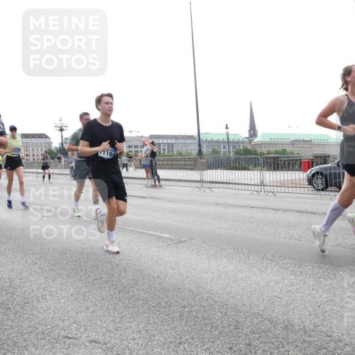29.06.2025 - hella hamburg halbmarathon Lena Gebhardt http://msf.ph/oto/8334025 29.06.2025 10:38:01 Lombardsbrücke 6362, 1164, 11457, 11456, 1196, 1394, 1457, 1475, 1578, 1596, 1742, 1799, 1901, 1966, 1985, 2199, 2498, 2786, 2853, 3230, 3242, 3246, 3633, 3716, 3880, 4414, 4921, 5139, 5300, 5522, 5713, 5875, 6199, 6200, 6243, 6362, 6697, 6751, 6930, 7118, 7124, 7165, 7244, 7321, 7350, 7552, 7629, 7696, 7914, 8985, 9247, 9288, 9895, 10159, 10506, 10836, 11087, 11543, 12123, 12254, 12472, 12824, 16680, 17798 meine-sportfotos.de