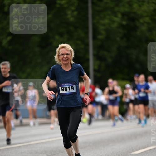 29.06.2025 - hella hamburg halbmarathon Dr. Thomas Lammeyer http://msf.ph/oto/8334031 29.06.2025 10:39:53 Kennedybrücke 2412, 2787, 2827, 3828, 4413, 4703, 4965, 5147, 6029, 6189, 6471, 6867, 8296, 8567, 8947, 9470, 9803, 9819, 10360, 10565, 10652, 11187, 11198, 11233, 11359 meine-sportfotos.de
