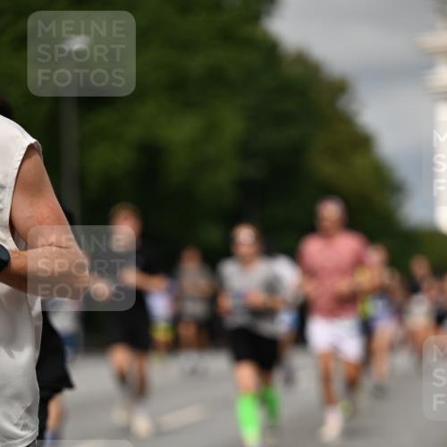 29.06.2025 - hella hamburg halbmarathon Dr. Thomas Lammeyer http://msf.ph/oto/8334067 29.06.2025 10:17:49 Kennedybrücke 1194, 1747, 1939, 2721, 2891, 2904, 4001, 4032, 4795, 4962, 5631, 5719, 6089, 6207, 7462, 7913, 8673, 9141, 9612, 9631, 9886, 10442, 10443 meine-sportfotos.de
