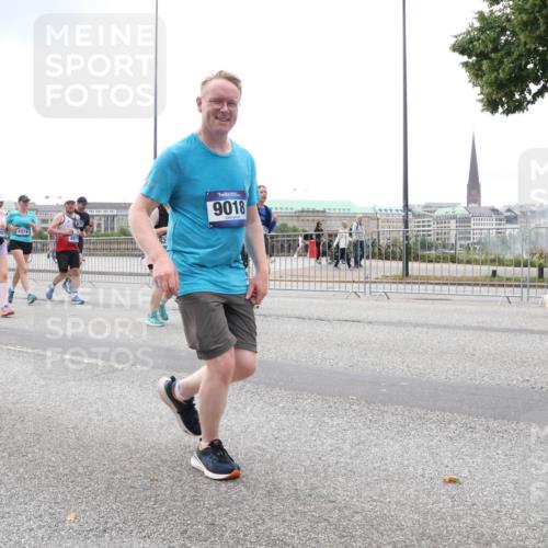 29.06.2025 - hella hamburg halbmarathon Lena Gebhardt http://msf.ph/oto/8334092 29.06.2025 10:47:36 Lombardsbrücke 2994, 2148, 10075, 9018, 1045, 1246, 1434, 1463, 1523, 1618, 1639, 1704, 1926, 2148, 2407, 2491, 2537, 2545, 2704, 2790, 2882, 2994, 3049, 3339, 4037, 4184, 4325, 4423, 4483, 4806, 4895, 4974, 4975, 5621, 5622, 5886, 5895, 6255, 6256, 6879, 6995, 7403, 7427, 7430, 7431, 7630, 7631, 7970, 8077, 8105, 8131, 8270, 8310, 8550, 8706, 8915, 8953, 9018, 9687, 9696, 9697, 10658, 10991, 11351, 11458, 11730, 11738, 11802, 11909, 12431 meine-sportfotos.de