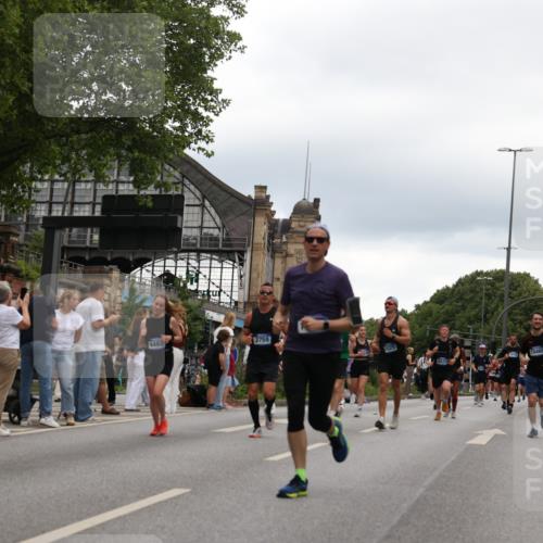 29.06.2025 - hella hamburg halbmarathon Yannick Fuchs http://msf.ph/oto/8334098 29.06.2025 10:51:51 20KM 1595, 1611, 2025, 2488, 2606, 2759, 2806, 2840, 2883, 2907, 3093, 3141, 3859, 4319, 4426, 4467, 4502, 4579, 4632, 4833, 5341, 5926, 6104, 6281, 6302, 6531, 6595, 7138, 7189, 8322, 8585, 9316, 9485, 10599, 10788, 11645, 13465, 13816, 14266, 14571, 15217, 15229, 16517, 16531, 17405, 17415, 17455, 17543, 18068, 18180, 18492, 18501, 18587, 18762, 18891 meine-sportfotos.de