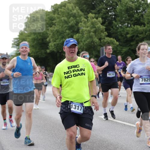 29.06.2025 - hella hamburg halbmarathon Jannik Wohlers http://msf.ph/oto/8334110 29.06.2025 10:40:41 Lombardsbrücke 1317, 1731, 2805, 4234, 4412, 4638, 4774, 4775, 5086, 5225, 5549, 6088, 6098, 6474, 6842, 7661, 7829, 8385, 8751, 8769, 8878, 9009, 9237, 9962, 10269, 10407, 10644, 10835, 11053, 11759, 11851, 13168, 13778, 13848, 14253, 14553, 14776, 15076, 15953, 16297, 16454, 16802, 16981, 17233, 17234, 17872, 17879, 18142, 18494, 18580, 18844 meine-sportfotos.de