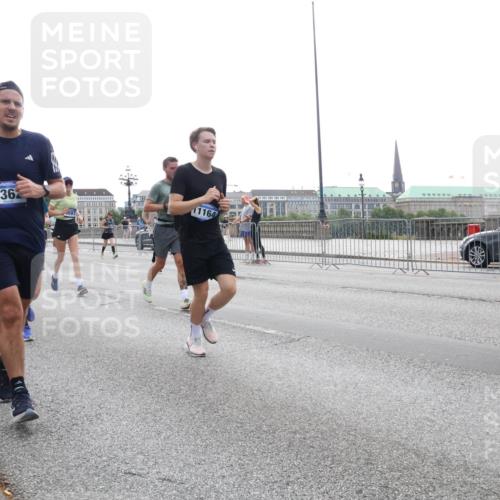 29.06.2025 - hella hamburg halbmarathon Lena Gebhardt http://msf.ph/oto/8334114 29.06.2025 10:38:02 Lombardsbrücke 6362, 11164, 11457, 1145, 1196, 1394, 1457, 1475, 1578, 1596, 1742, 1799, 1901, 1966, 1985, 2199, 2498, 2786, 2853, 3230, 3242, 3246, 3338, 3716, 3880, 4414, 4921, 5139, 5300, 5522, 5713, 5875, 6199, 6200, 6243, 6362, 6697, 6751, 6930, 7118, 7124, 7165, 7244, 7321, 7350, 7552, 7629, 7696, 7868, 7914, 8985, 9247, 9288, 9895, 10159, 10506, 10836, 11087, 11543, 12123, 12254, 12472, 12824, 16680, 17798 meine-sportfotos.de