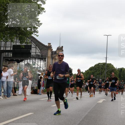 29.06.2025 - hella hamburg halbmarathon Yannick Fuchs http://msf.ph/oto/8334123 29.06.2025 10:51:51 20KM 1595, 1611, 2025, 2488, 2606, 2759, 2806, 2840, 2883, 2907, 3093, 3141, 3859, 4319, 4426, 4467, 4502, 4579, 4632, 4833, 5341, 5926, 6104, 6281, 6302, 6531, 6595, 7138, 7189, 8322, 8585, 9316, 9485, 10599, 10788, 11645, 13465, 13816, 14266, 14571, 15217, 15229, 16517, 16531, 17405, 17415, 17455, 17543, 18068, 18180, 18492, 18501, 18587, 18762, 18891 meine-sportfotos.de