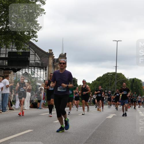 29.06.2025 - hella hamburg halbmarathon Yannick Fuchs http://msf.ph/oto/8334149 29.06.2025 10:51:51 20KM 1595, 1611, 2025, 2488, 2606, 2759, 2806, 2840, 2883, 2907, 3093, 3141, 3859, 4319, 4426, 4467, 4502, 4579, 4632, 4833, 5341, 5926, 6104, 6281, 6302, 6531, 6595, 7138, 7189, 8322, 8585, 9316, 9485, 10599, 10788, 11645, 13465, 13816, 14266, 14571, 15217, 15229, 16517, 16531, 17405, 17415, 17455, 17543, 18068, 18180, 18492, 18501, 18587, 18762, 18891 meine-sportfotos.de