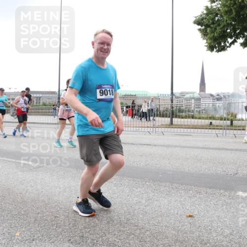 29.06.2025 - hella hamburg halbmarathon Lena Gebhardt http://msf.ph/oto/8334187 29.06.2025 10:47:37 Lombardsbrücke 2148, 10206, 2101, 4974, 4975, 9018, 1045, 1246, 1434, 1463, 1523, 1618, 1639, 1704, 1926, 2148, 2407, 2491, 2537, 2545, 2704, 2790, 2882, 2994, 3049, 3339, 4037, 4184, 4325, 4423, 4483, 4806, 4856, 4895, 4974, 4975, 5621, 5622, 5886, 5895, 6255, 6256, 6879, 6995, 7403, 7427, 7430, 7431, 7630, 7631, 7970, 8077, 8105, 8131, 8270, 8310, 8550, 8915, 8953, 9018, 9687, 9696, 9697, 10658, 10991, 11351, 11458, 11730, 11738, 11802, 11909, 12431 meine-sportfotos.de