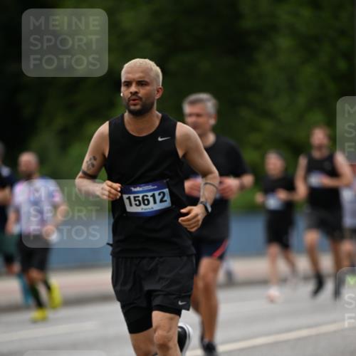 29.06.2025 - hella hamburg halbmarathon Dr. Thomas Lammeyer http://msf.ph/oto/8334205 29.06.2025 10:39:57 Kennedybrücke 1336, 2412, 2787, 2827, 3828, 4413, 4965, 5147, 6029, 6189, 6471, 6867, 7275, 8567, 8947, 9470, 9819, 10047, 10360, 10565, 10652, 11187, 11198, 11233, 11359 meine-sportfotos.de