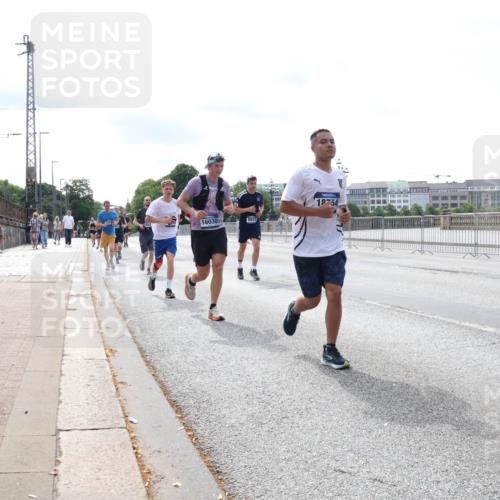 29.06.2025 - hella hamburg halbmarathon Lena Gebhardt http://msf.ph/oto/8334257 29.06.2025 10:13:18 Lombardsbrücke 16030, 8913, 19754, 1007, 1020, 1051, 1747, 1859, 2055, 2942, 2961, 3218, 3360, 3728, 3729, 4187, 4532, 4950, 5546, 6207, 6489, 6724, 7346, 7446, 7447, 7460, 7873, 8279, 8398, 8405, 8913, 9141, 9527, 9612, 10067, 10402, 11720, 12492, 13331, 13928, 14404, 15531, 15663, 15922, 16030, 16255, 16323, 16437, 17474, 17699, 17988, 18048, 18222, 18231, 18320, 18530, 18732 meine-sportfotos.de