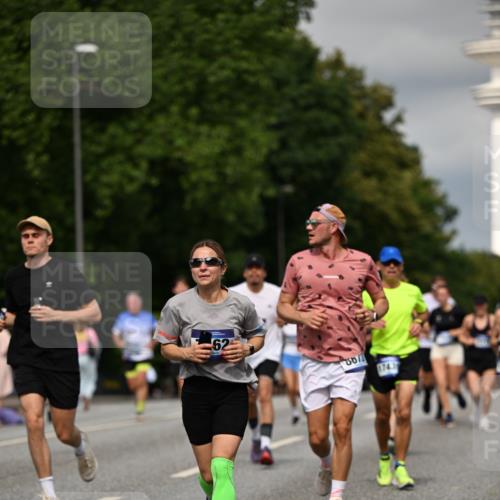 29.06.2025 - hella hamburg halbmarathon Dr. Thomas Lammeyer http://msf.ph/oto/8334259 29.06.2025 10:17:50 Kennedybrücke 1194, 1747, 1939, 2721, 2891, 2904, 4001, 4032, 4795, 4962, 5631, 5719, 6089, 6207, 7462, 7913, 8673, 9141, 9612, 9631, 9886, 10442, 10443 meine-sportfotos.de