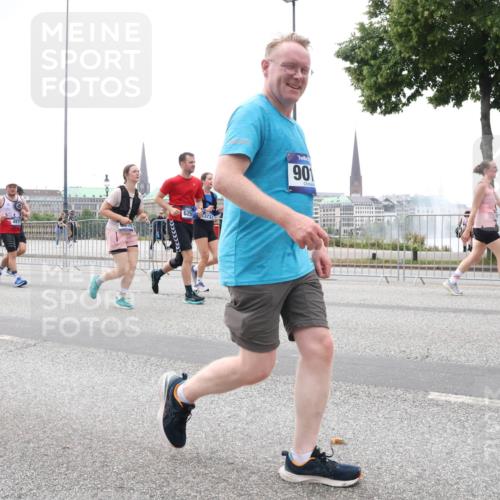 29.06.2025 - hella hamburg halbmarathon Lena Gebhardt http://msf.ph/oto/8334282 29.06.2025 10:47:37 Lombardsbrücke 102, 10075, 497, 497, 6256, 901, 1045, 1246, 1434, 1463, 1523, 1618, 1639, 1704, 1926, 2148, 2407, 2491, 2537, 2545, 2704, 2790, 2882, 2994, 3049, 3339, 4037, 4184, 4325, 4423, 4483, 4806, 4856, 4895, 4974, 4975, 5621, 5622, 5886, 5895, 6255, 6256, 6879, 6995, 7403, 7427, 7430, 7431, 7630, 7631, 7970, 8077, 8105, 8131, 8270, 8310, 8550, 8915, 8953, 9018, 9687, 9696, 9697, 10658, 10991, 11351, 11458, 11730, 11738, 11802, 11909, 12431 meine-sportfotos.de