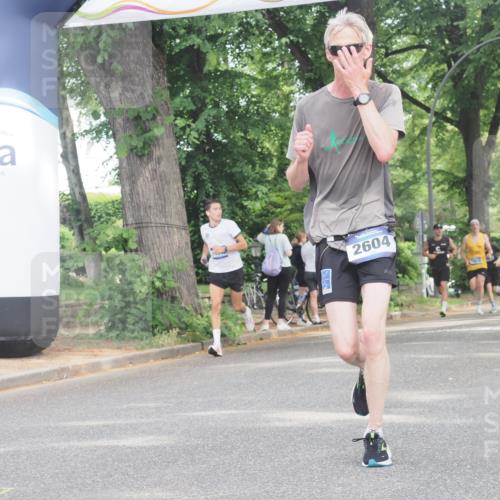 29.06.2025 - hella hamburg halbmarathon KatJ http://msf.ph/oto/8334289 29.06.2025 10:17:40 Zwischen KM18-KM19 2604 meine-sportfotos.de