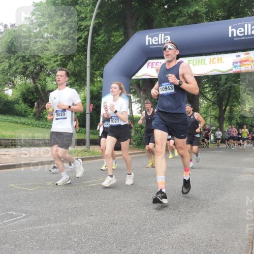 29.06.2025 - hella hamburg halbmarathon KatJ http://msf.ph/oto/8334292 29.06.2025 10:47:36 Zwischen KM18-KM19 1364, 1653, 3097, 4068, 6487, 6921, 7033 meine-sportfotos.de