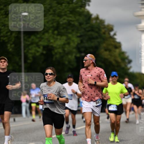 29.06.2025 - hella hamburg halbmarathon Dr. Thomas Lammeyer http://msf.ph/oto/8334303 29.06.2025 10:17:50 Kennedybrücke 1194, 1747, 1939, 2721, 2891, 2904, 4001, 4032, 4795, 4962, 5631, 5719, 6089, 6207, 7462, 7913, 8673, 9141, 9612, 9631, 9886, 10442, 10443 meine-sportfotos.de