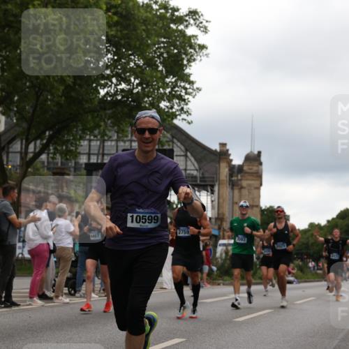 29.06.2025 - hella hamburg halbmarathon Yannick Fuchs http://msf.ph/oto/8334372 29.06.2025 10:51:52 20KM 1595, 1611, 2025, 2488, 2606, 2759, 2806, 2840, 2883, 2907, 3093, 3141, 3859, 4319, 4426, 4467, 4502, 4579, 4632, 4833, 5341, 5926, 6104, 6281, 6302, 6531, 6595, 7138, 7189, 8322, 8585, 9316, 9485, 10599, 10788, 11645, 12585, 13465, 13816, 13880, 14266, 14571, 15217, 15229, 16517, 16531, 17405, 17415, 17455, 17543, 18068, 18180, 18492, 18501, 18587, 18762, 18891 meine-sportfotos.de