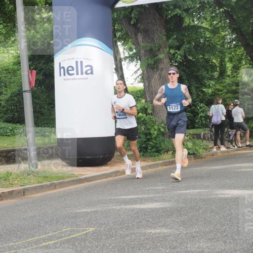 29.06.2025 - hella hamburg halbmarathon KatJ http://msf.ph/oto/8334383 29.06.2025 10:17:41 Zwischen KM18-KM19 2604 meine-sportfotos.de