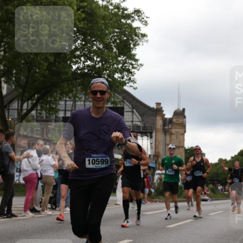 29.06.2025 - hella hamburg halbmarathon Yannick Fuchs http://msf.ph/oto/8334400 29.06.2025 10:51:52 20KM 1595, 1611, 2025, 2488, 2606, 2759, 2806, 2840, 2883, 2907, 3093, 3141, 3859, 4319, 4426, 4467, 4502, 4579, 4632, 4833, 5341, 5926, 6104, 6281, 6302, 6531, 6595, 7138, 7189, 8322, 8585, 9316, 9485, 10599, 10788, 11645, 12585, 13465, 13816, 13880, 14266, 14571, 15217, 15229, 16517, 16531, 17405, 17415, 17455, 17543, 18068, 18180, 18492, 18501, 18587, 18762, 18891 meine-sportfotos.de