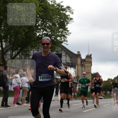 29.06.2025 - hella hamburg halbmarathon Yannick Fuchs http://msf.ph/oto/8334446 29.06.2025 10:51:52 20KM 1595, 1611, 2025, 2488, 2606, 2759, 2806, 2840, 2883, 2907, 3093, 3141, 3859, 4319, 4426, 4467, 4502, 4579, 4632, 4833, 5341, 5926, 6104, 6281, 6302, 6531, 6595, 7138, 7189, 8322, 8585, 9316, 9485, 10599, 10788, 11645, 12585, 13465, 13816, 13880, 14266, 14571, 15217, 15229, 16517, 16531, 17405, 17415, 17455, 17543, 18068, 18180, 18492, 18501, 18587, 18762, 18891 meine-sportfotos.de