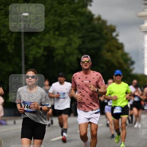 29.06.2025 - hella hamburg halbmarathon Dr. Thomas Lammeyer http://msf.ph/oto/8334465 29.06.2025 10:17:51 Kennedybrücke 1194, 1747, 1939, 2721, 2891, 2904, 4001, 4032, 4795, 4962, 5631, 5719, 6089, 7462, 7913, 8673, 9141, 9612, 9631, 9886, 10442, 10443 meine-sportfotos.de
