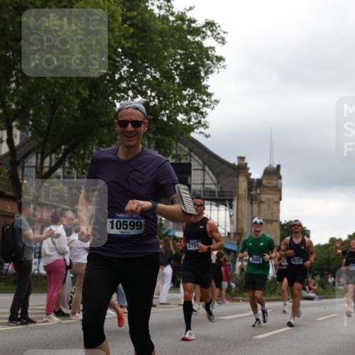29.06.2025 - hella hamburg halbmarathon Yannick Fuchs http://msf.ph/oto/8334501 29.06.2025 10:51:52 20KM 1595, 1611, 2025, 2488, 2606, 2759, 2806, 2840, 2883, 2907, 3093, 3141, 3859, 4319, 4426, 4467, 4502, 4579, 4632, 4833, 5341, 5926, 6104, 6281, 6302, 6531, 6595, 7138, 7189, 8322, 8585, 9316, 9485, 10599, 10788, 11645, 12585, 13465, 13816, 13880, 14266, 14571, 15217, 15229, 16517, 16531, 17405, 17415, 17455, 17543, 18068, 18180, 18492, 18501, 18587, 18762, 18891 meine-sportfotos.de