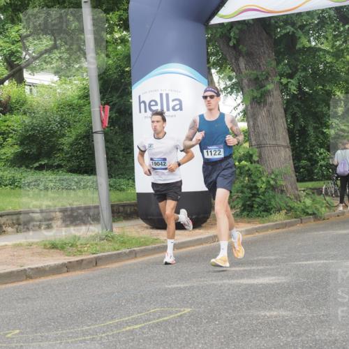 29.06.2025 - hella hamburg halbmarathon KatJ http://msf.ph/oto/8334505 29.06.2025 10:17:42 Zwischen KM18-KM19 1122, 2604 meine-sportfotos.de