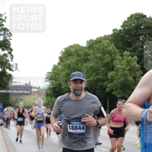 29.06.2025 - hella hamburg halbmarathon Jannik Wohlers http://msf.ph/oto/8334512 29.06.2025 10:40:43 Lombardsbrücke 1317, 1731, 2229, 2805, 4234, 4412, 4638, 4774, 5086, 5225, 5549, 6088, 6474, 6842, 7661, 7821, 7829, 8293, 8385, 8751, 8769, 8878, 9962, 10269, 10407, 10644, 10835, 11759, 11851, 13168, 13778, 13848, 14253, 14553, 14776, 15076, 15953, 16297, 16454, 16802, 16846, 16981, 17233, 17234, 17872, 17879, 18142, 18494, 18580, 18844 meine-sportfotos.de