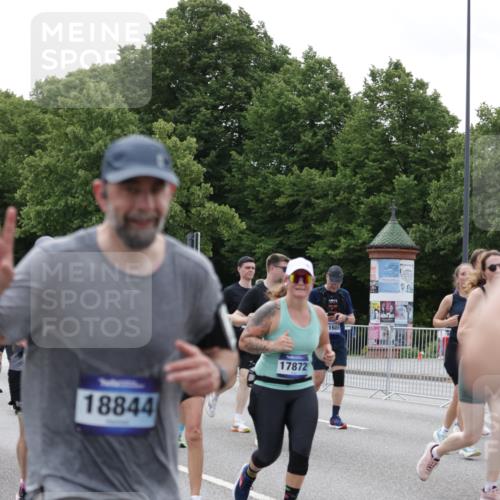 29.06.2025 - hella hamburg halbmarathon Jannik Wohlers http://msf.ph/oto/8334563 29.06.2025 10:40:44 Lombardsbrücke 1317, 1731, 2229, 2805, 4234, 4412, 4638, 5086, 5225, 5549, 6088, 6474, 6842, 7661, 7821, 7829, 8293, 8385, 8751, 8769, 8878, 8992, 9962, 10269, 10407, 10644, 10835, 11759, 11851, 13168, 13778, 13848, 14253, 14553, 14776, 15076, 15953, 16297, 16454, 16802, 16846, 16981, 17233, 17234, 17872, 17879, 18142, 18494, 18580, 18844, 18888 meine-sportfotos.de