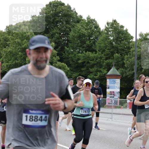 29.06.2025 - hella hamburg halbmarathon Jannik Wohlers http://msf.ph/oto/8334580 29.06.2025 10:40:44 Lombardsbrücke 1317, 1731, 2229, 2805, 4234, 4412, 4638, 5086, 5225, 5549, 6088, 6474, 6842, 7661, 7821, 7829, 8293, 8385, 8751, 8769, 8878, 8992, 9962, 10269, 10407, 10644, 10835, 11759, 11851, 13168, 13778, 13848, 14253, 14553, 14776, 15076, 15953, 16297, 16454, 16802, 16846, 16981, 17233, 17234, 17872, 17879, 18142, 18494, 18580, 18844, 18888 meine-sportfotos.de