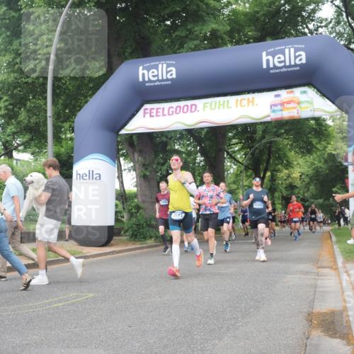29.06.2025 - hella hamburg halbmarathon KatJ http://msf.ph/oto/8334585 29.06.2025 10:47:42 Zwischen KM18-KM19 1006, 1414, 1453, 2011, 2086, 2322, 2323, 7033 meine-sportfotos.de