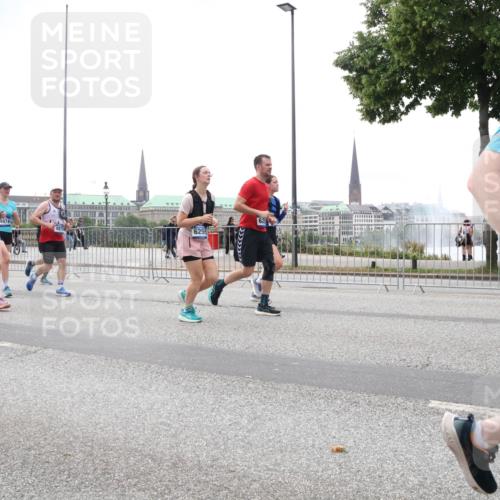 29.06.2025 - hella hamburg halbmarathon Lena Gebhardt http://msf.ph/oto/8334601 29.06.2025 10:47:37 Lombardsbrücke 90, 1045, 1246, 1434, 1463, 1523, 1618, 1639, 1704, 1926, 2148, 2407, 2491, 2537, 2545, 2704, 2790, 2882, 2994, 3049, 3339, 4037, 4184, 4325, 4423, 4483, 4806, 4856, 4895, 4974, 4975, 5621, 5622, 5886, 5895, 6255, 6256, 6879, 6995, 7403, 7427, 7430, 7431, 7630, 7631, 7970, 8077, 8105, 8131, 8270, 8310, 8550, 8915, 8953, 9018, 9687, 9696, 9697, 10658, 10991, 11351, 11458, 11730, 11738, 11802, 11909, 12431 meine-sportfotos.de