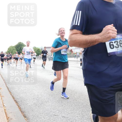 29.06.2025 - hella hamburg halbmarathon Lena Gebhardt http://msf.ph/oto/8334635 29.06.2025 10:38:03 Lombardsbrücke 10025, 11543, 6362, 1196, 1394, 1457, 1475, 1578, 1596, 1742, 1799, 1901, 1966, 1985, 2113, 2199, 2498, 2786, 2853, 3010, 3230, 3242, 3246, 3338, 3635, 3636, 3716, 3880, 4414, 4921, 5139, 5300, 5522, 5713, 5875, 6199, 6200, 6243, 6362, 6697, 6751, 6930, 7118, 7165, 7244, 7321, 7350, 7552, 7629, 7696, 7868, 7914, 8985, 9247, 9288, 9895, 10159, 10506, 10836, 11087, 11543, 12123, 12254, 12472, 12824, 16680, 17798 meine-sportfotos.de
