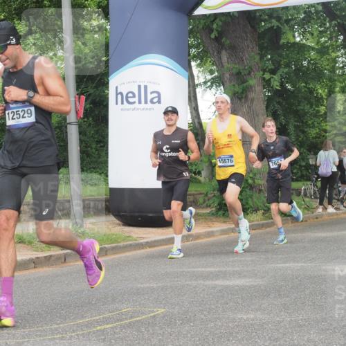 29.06.2025 - hella hamburg halbmarathon KatJ http://msf.ph/oto/8334688 29.06.2025 10:17:44 Zwischen KM18-KM19 1122, 2604 meine-sportfotos.de