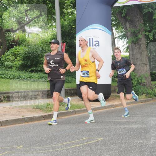 29.06.2025 - hella hamburg halbmarathon KatJ http://msf.ph/oto/8334772 29.06.2025 10:17:45 Zwischen KM18-KM19 1122, 2604, 7651 meine-sportfotos.de
