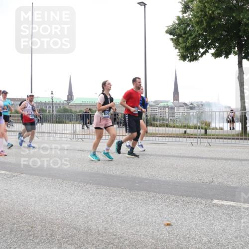 29.06.2025 - hella hamburg halbmarathon Lena Gebhardt http://msf.ph/oto/8334782 29.06.2025 10:47:37 Lombardsbrücke 102, 2107, 1045, 1246, 1434, 1463, 1523, 1618, 1639, 1704, 1926, 2148, 2407, 2491, 2537, 2545, 2704, 2790, 2882, 2994, 3049, 3339, 4037, 4184, 4325, 4423, 4483, 4806, 4856, 4895, 4974, 4975, 5621, 5622, 5886, 5895, 6255, 6256, 6879, 6995, 7403, 7427, 7430, 7431, 7630, 7631, 7970, 8077, 8105, 8131, 8270, 8310, 8550, 8915, 8953, 9018, 9687, 9696, 9697, 10658, 10991, 11351, 11458, 11730, 11738, 11802, 11909, 12431 meine-sportfotos.de