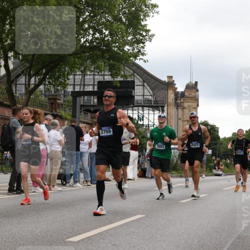29.06.2025 - hella hamburg halbmarathon Yannick Fuchs http://msf.ph/oto/8334795 29.06.2025 10:51:53 20KM 1595, 1611, 2025, 2488, 2606, 2759, 2806, 2840, 2883, 2907, 3093, 3141, 3859, 4319, 4426, 4467, 4502, 4579, 4632, 4833, 5341, 5926, 6104, 6281, 6302, 6531, 6595, 7138, 7189, 8322, 8585, 9316, 9485, 10599, 10788, 11645, 12585, 13465, 13816, 13880, 14266, 14571, 15217, 15229, 16517, 16531, 17405, 17415, 17455, 17543, 18068, 18180, 18492, 18501, 18587, 18762, 18891 meine-sportfotos.de