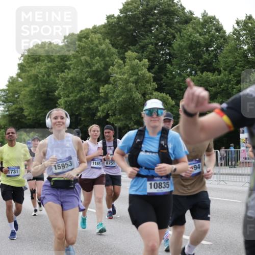 29.06.2025 - hella hamburg halbmarathon Jannik Wohlers http://msf.ph/oto/8334797 29.06.2025 10:40:46 Lombardsbrücke 1317, 1731, 2229, 2805, 3532, 3533, 4234, 4412, 4638, 5086, 5225, 5549, 5688, 5689, 6088, 6474, 6842, 7661, 7821, 7829, 8293, 8385, 8751, 8769, 8878, 8992, 9962, 10269, 10407, 10644, 10835, 11759, 11851, 13168, 13778, 13848, 14253, 14553, 14776, 15076, 15953, 16454, 16802, 16846, 16981, 17233, 17234, 17872, 17879, 18142, 18494, 18580, 18844, 18888 meine-sportfotos.de
