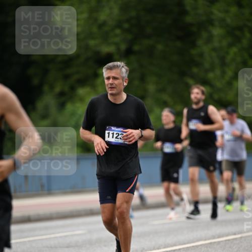 29.06.2025 - hella hamburg halbmarathon Dr. Thomas Lammeyer http://msf.ph/oto/8334804 29.06.2025 10:39:58 Kennedybrücke 1336, 2412, 2787, 2827, 3828, 4413, 4965, 5147, 6029, 6189, 6471, 6867, 7275, 8567, 8947, 9470, 9819, 10047, 10360, 10565, 10652, 11187, 11198, 11233, 11359 meine-sportfotos.de