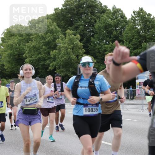 29.06.2025 - hella hamburg halbmarathon Jannik Wohlers http://msf.ph/oto/8334821 29.06.2025 10:40:46 Lombardsbrücke 1317, 1731, 2229, 2805, 3532, 3533, 4234, 4412, 4638, 5086, 5225, 5549, 5688, 5689, 6088, 6474, 6842, 7661, 7821, 7829, 8293, 8385, 8751, 8769, 8878, 8992, 9962, 10269, 10407, 10644, 10835, 11759, 11851, 13168, 13778, 13848, 14253, 14553, 14776, 15076, 15953, 16454, 16802, 16846, 16981, 17233, 17234, 17872, 17879, 18142, 18494, 18580, 18844, 18888 meine-sportfotos.de
