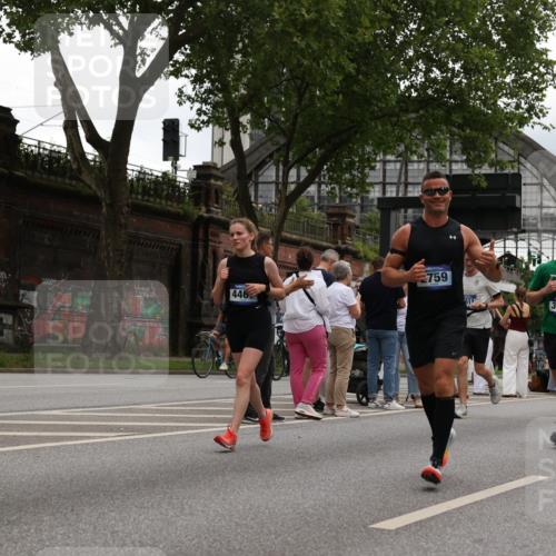 29.06.2025 - hella hamburg halbmarathon Yannick Fuchs http://msf.ph/oto/8334844 29.06.2025 10:51:53 20KM 1595, 1611, 2025, 2488, 2606, 2759, 2806, 2840, 2883, 2907, 3093, 3141, 3859, 4319, 4426, 4467, 4502, 4579, 4632, 4833, 5341, 5926, 6104, 6281, 6302, 6531, 6595, 7138, 7189, 8322, 8585, 9316, 9485, 10599, 10788, 11645, 12585, 13465, 13816, 13880, 14266, 14571, 15217, 15229, 16517, 16531, 17405, 17415, 17455, 17543, 18068, 18180, 18492, 18501, 18587, 18762, 18891 meine-sportfotos.de